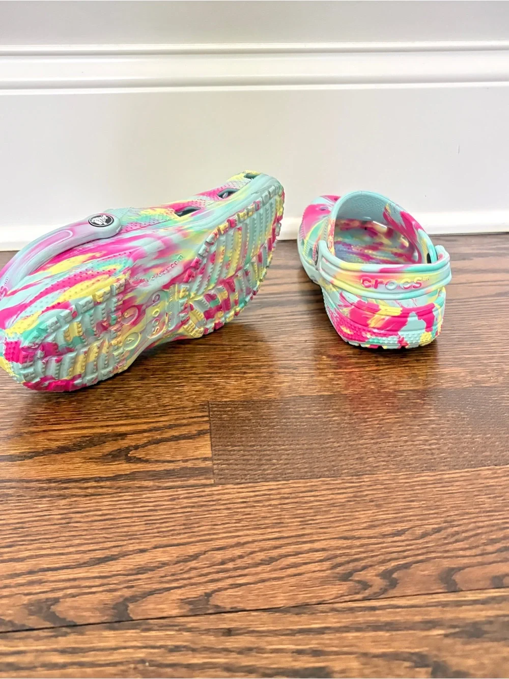 CROCS Kids Aquamarine Multicolor Sandals sz 4